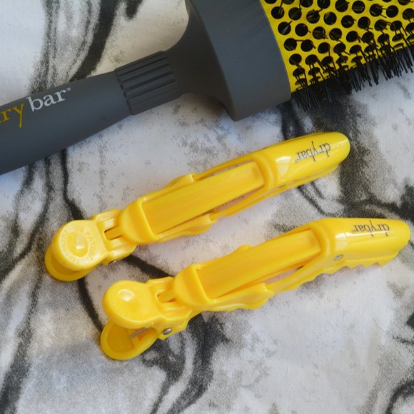 NWOT Drybar Full Pint Medium Round Ceramic Brush and Hold Me Hair Clips - Picture 2 of 7